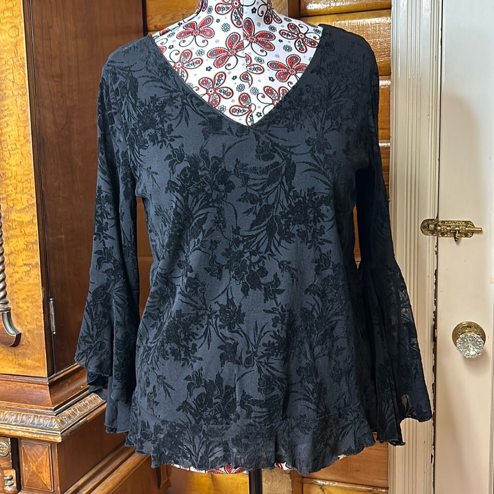 Papillon Floral Burnout Bell Sleeve V-Neck Top Size M